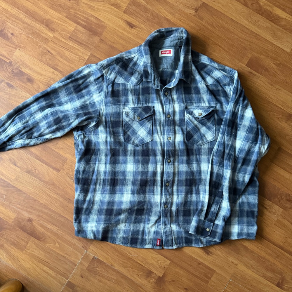 Wrangler Men's Navy Checkered Shirt